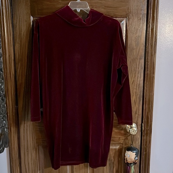 TAPEMEASURE NEW YORK Burgundy Velvet Dress. Size Large - Picture 1 of 4